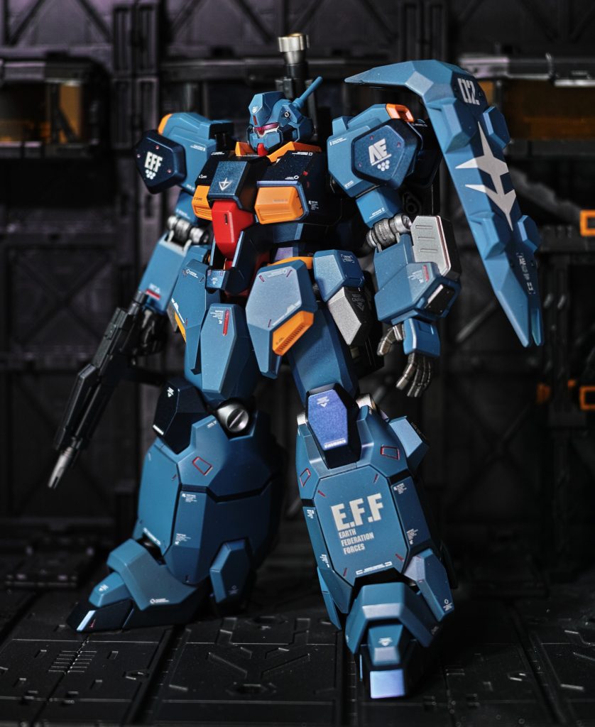 黄色部分はマンダリンオレンジ、濃い紺はいつものアレ。一番違う部分は腰のパイプがオレンジな所、ここは絶対オレンジにしたかったAOZ機体みたいw