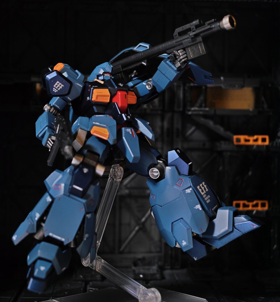 社外品で使ったのはハイキューではなく(よく見るとハイキュー2枚使ってました)スジボリ堂と、ホビーミオと言う所の製品ですが、これめちゃ良い、ぶっちゃけハイキューより良い(日本にちゃんと拠点があるのでそれも安心)ただ欠点が無い訳じゃない、デカールが薄すぎてマークセッターじゃ溶けて貼れない(ホビーミオのほう)貼るなら田宮のデカールのり一択。その代わり段差が少ない上にコーションもオシャレ。