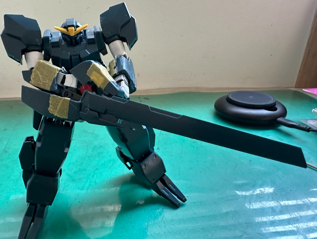 肘側に磁石があることからバズーカの逆手持ちも可能になっています。