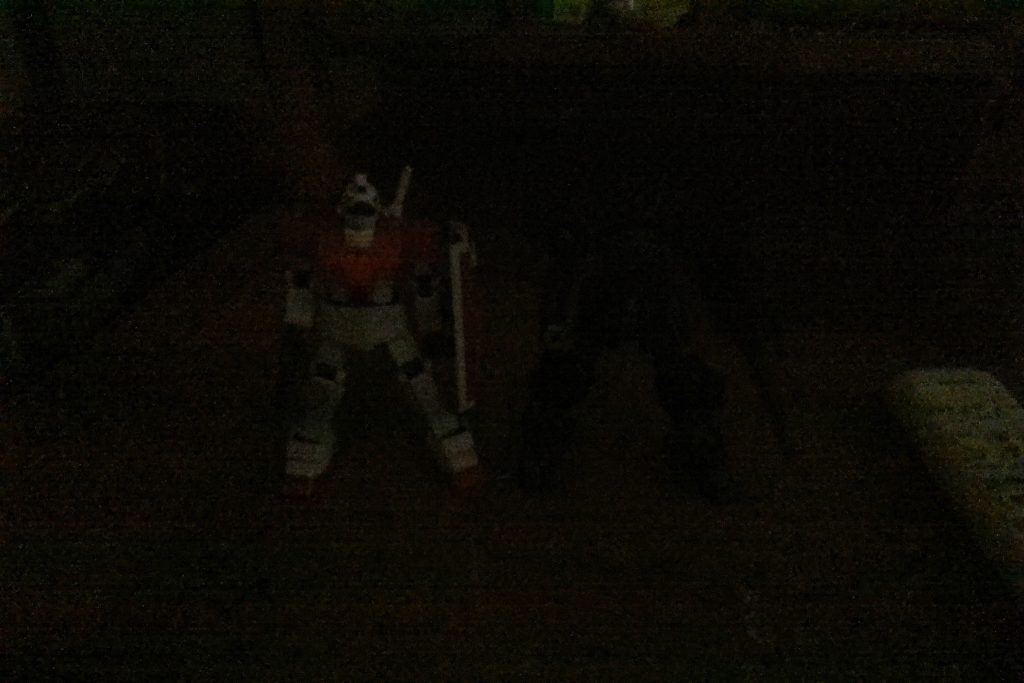 HGUCジムと比較ジムは薄っすら見えるのに対して、横にいるヘビーアームズはまったく見えません。
