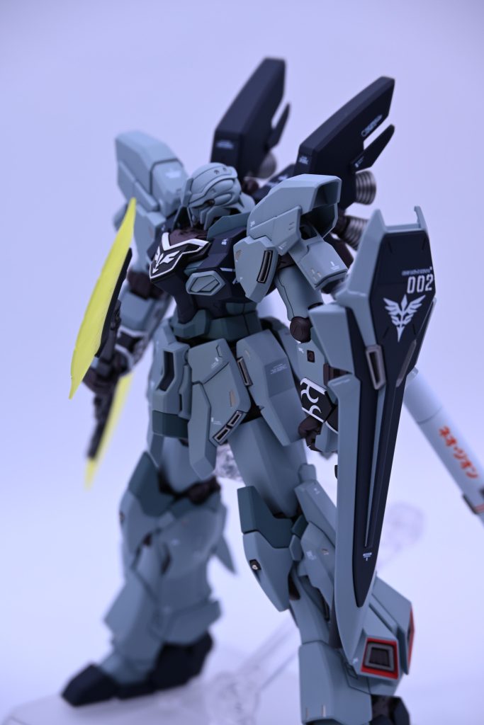 MGを参考に掘り直し、塗り分け、デカールを意識して作りました。