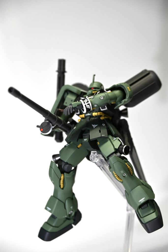 ●使用塗料サフ:エヴォブラックメイン緑:MSグリーン+デイトナグリーン+ブラックサブ緑:デイトナグリーン+ブラック胸:ブラック+デイトナグリーン+グレー関節:super heavy+デイトナグリーン脚:ミッドナイトブルーパイプ:マンダリンイエロー+ブラックバーニア、ダクト:スターブライトアイアンエングレービング:ホワイト+エナメルブラック武器.バックパック:フロストマットブラック+色々バックパック一部:↑+デイトナグリーン丸:スーパーシェルホワイトコート:Exフラットクリアー艶消し