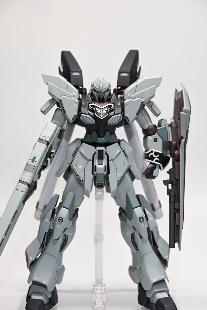 胸にあるエングレービングの凹凸が途中で無くなってるのでマスキングで拭き取りました。