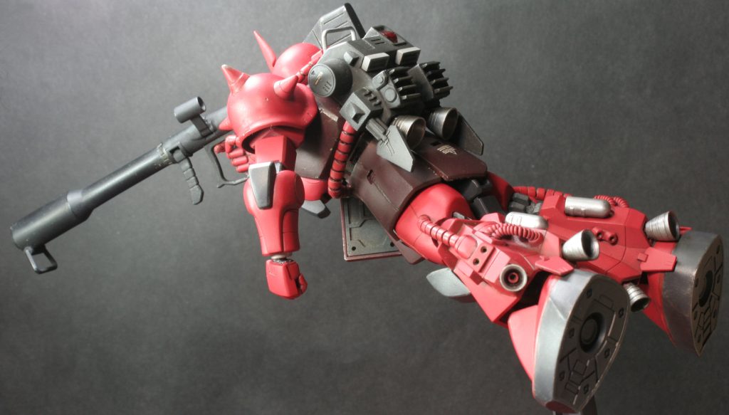 当時HGUCの06Rは待っても販売無しだったですけど、MGのほうは順調に出てまして黒ザクカラーを使用しました。ミスしたとは言えないものの、楽したせいか、思った通りに色合いが出ませんでした。それでオリジンでシャア専用出たしで、いっそのこと塗り替えということに。