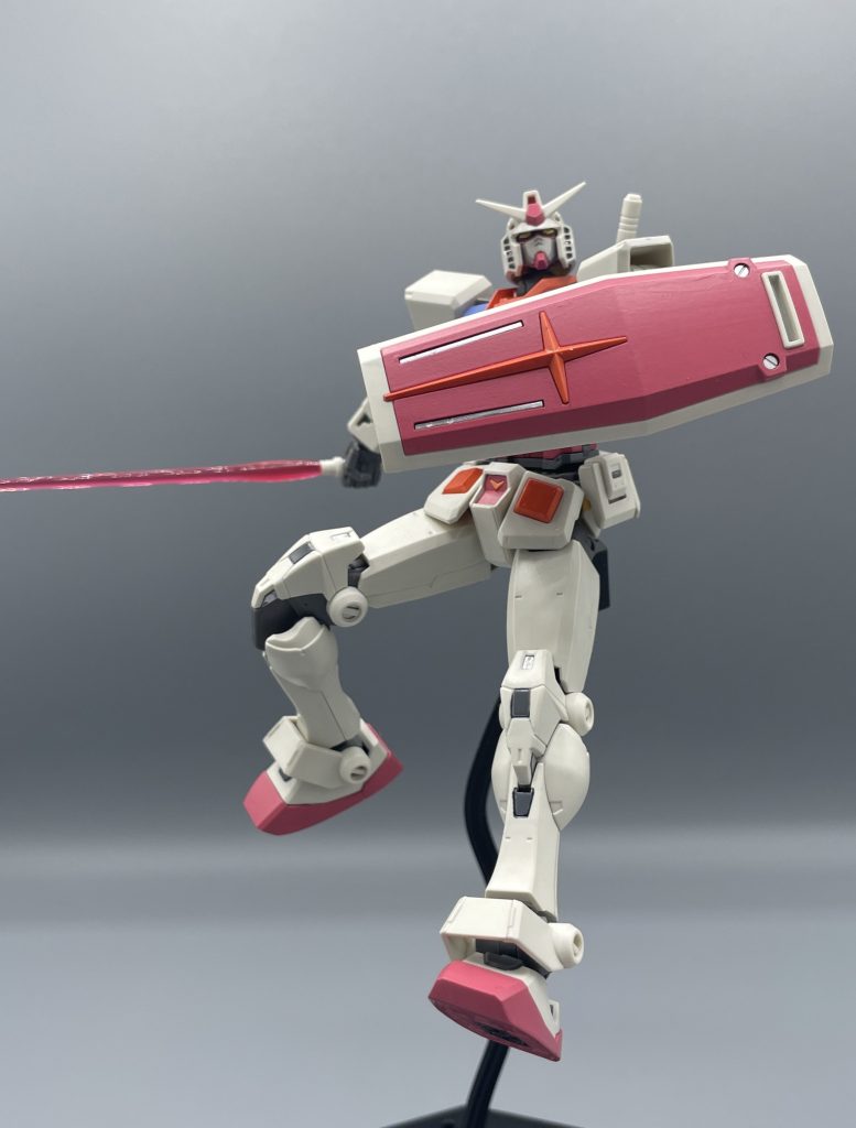 シールドで防御！！　[BEYOND GLOBAL] のシールドは、内部フレームが一部露出する独特なデザインがカッコいです。