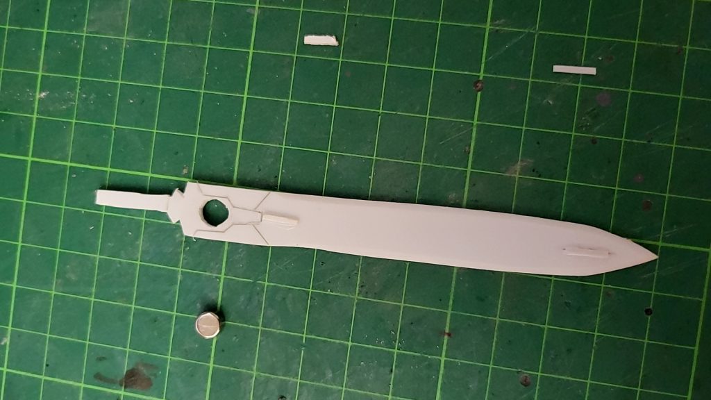 バックパックの形状がデヴァイズエクシアのように見えたからプロトGNライダーソードを1㎜プラバンで制作