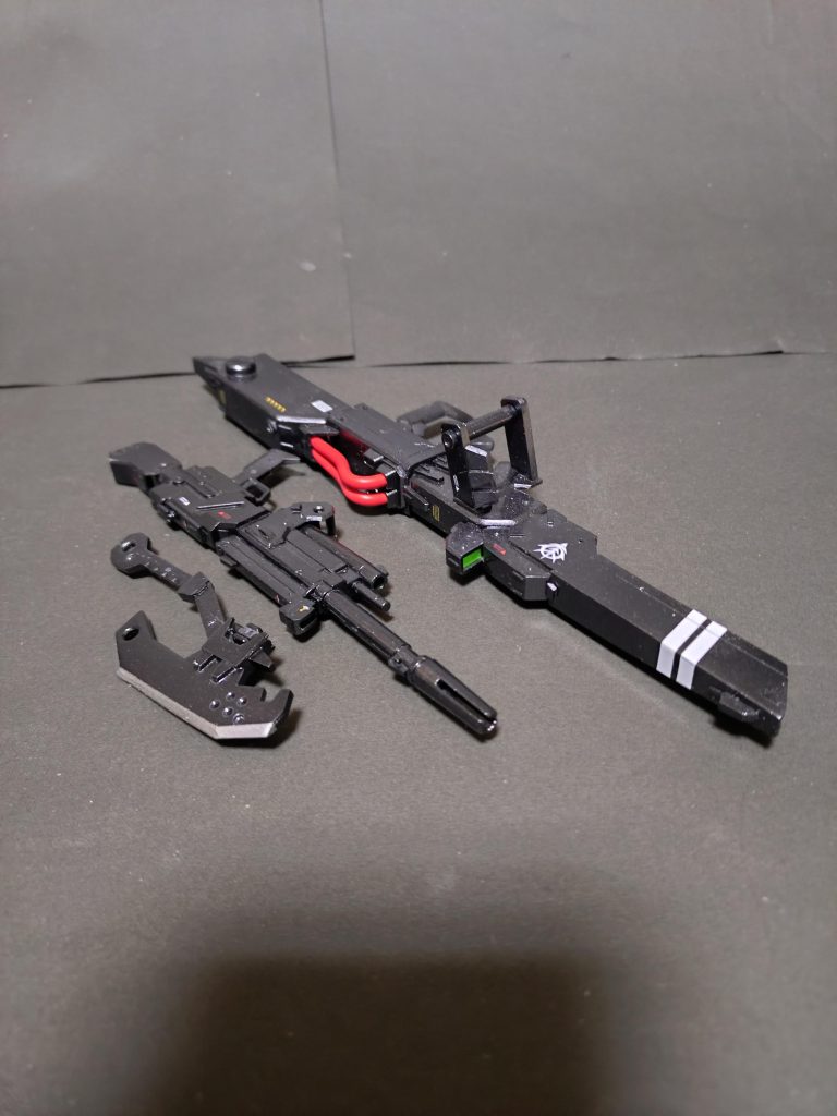 塗装した完成品がこれ❗️どうでしょう?上手く出来てるのかな?こんな感じの長竿だと重量的な問題も出てきますが、箱組みメインなら極力軽く作れるので構えても自立出来る場合も多く、ポージングの時もしっかり構えられます。積層プラ板の削り出しやパテ盛りなんかで作っちゃうと重くて自立すら出来ない?なんて事も………