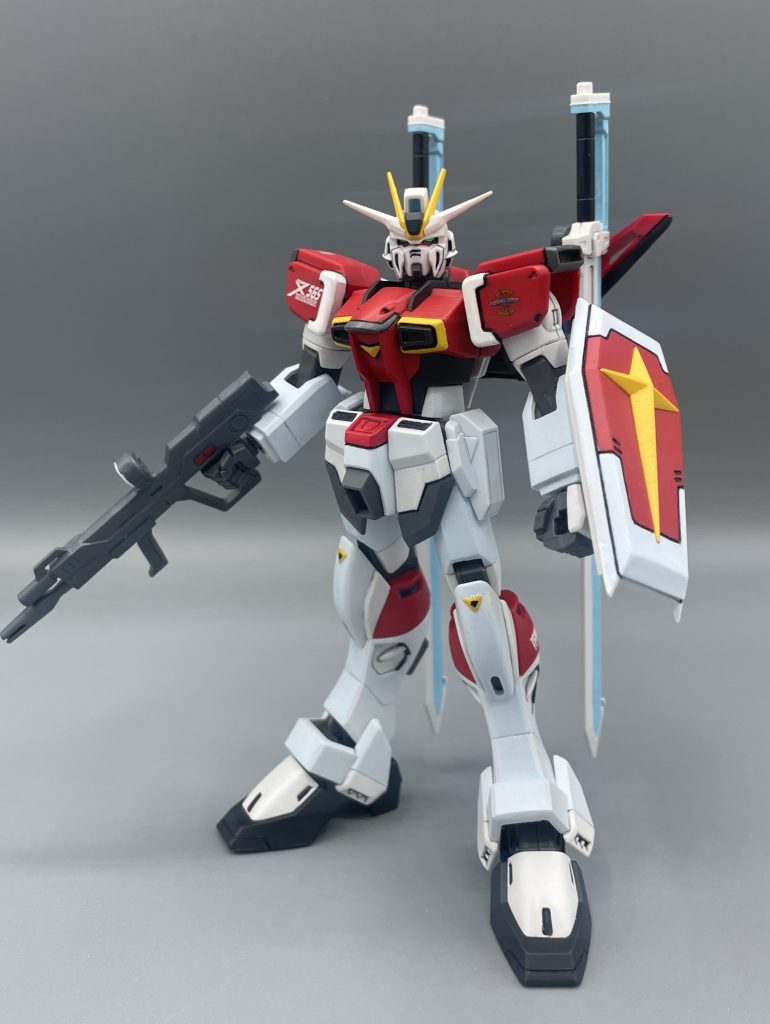 ZGMF-X56S/β &nbsp;SWORD IMPLUSE GUNDAM　「機動戦士ガンダムSEED DESTINY」の主人公、シン・アスカの搭乗機・インパルスガンダム。　インパルスは、装備するバックパックによって機体の装甲色が変化するガンダムです。近接戦闘を主軸とするソードインパルスは、装甲が赤く変化します。