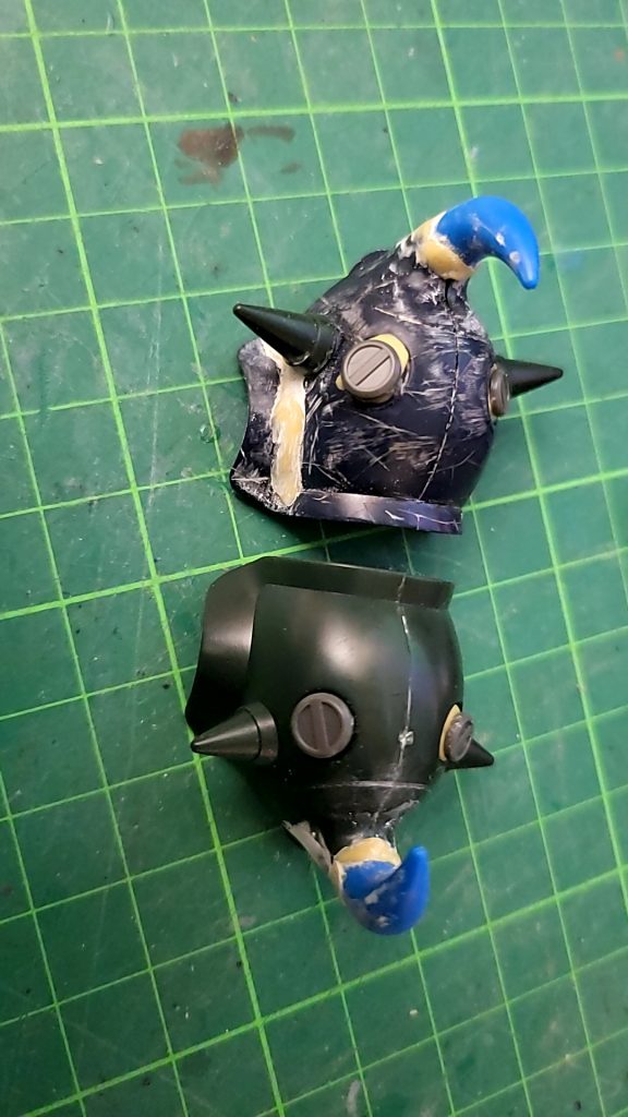 HGUCグフのスパイクに取り換えスパイクの数をグフカスタムに合わせスパイクを外したところにマイナスモールドを接着