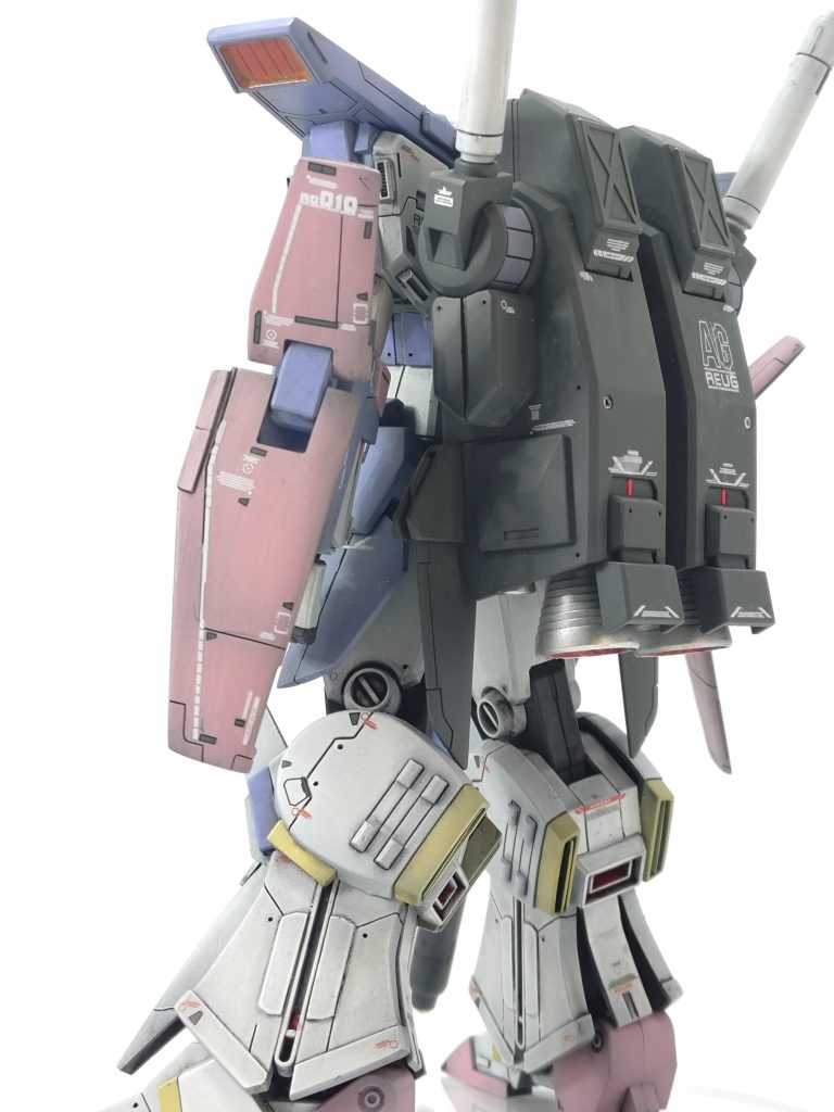 バックパック、メカ部はメカサフスーパーヘヴィのままです社外品デカール貼って、ガイアのセミグロスクリアープレミアムを砂吹してスミ入れ、最後にMr.ウェザリングカラーのマルチブラックでしっかり拭き取るようにウォッシングしました