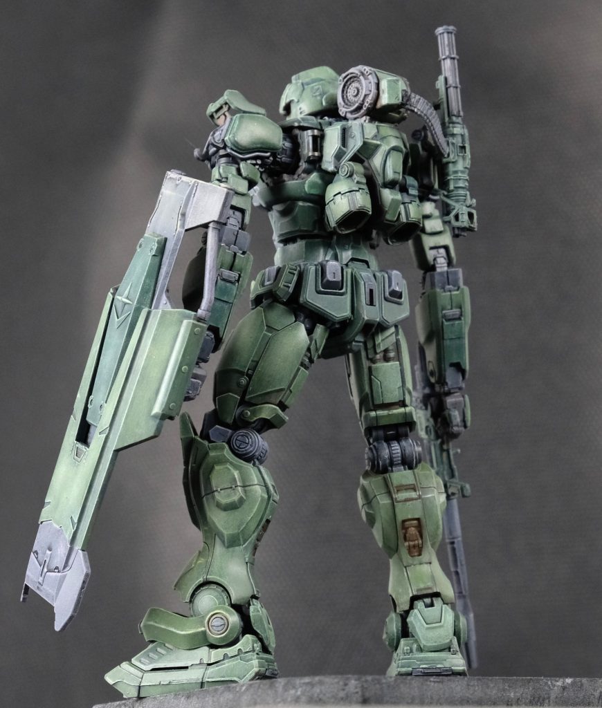 背中のサーベルラックはムッスコの奇襲（ブンドド）により喪失しました。