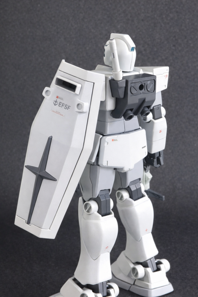 今回はいかに地味に仕上げるかを考えました。つい赤や黄色の差し色を入れたくなる衝動との戦いでした。何とか勝てたようです。その分はデカールにて語ってもらっています。