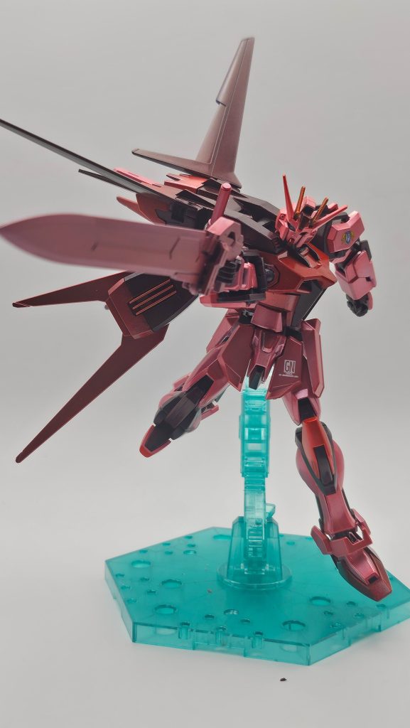 ころがっていたGNソードを持たせてみました。