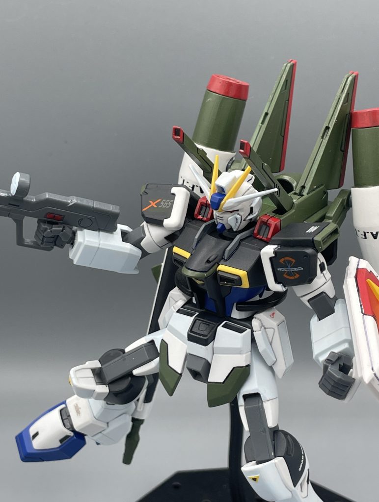 超高初速レール砲　ザフト製のレールガンと言えば、フリーダムのクスィフィアスレール砲。ブラストインパルスのレール砲はその改良型に当たるようです。　現実の世の中でもレールガンが開発されておりますが、使われずに済むことを願うばかりですね。フィクションにおけるレールガンという武装自体は、ロマンがあって私はカッコ良いと思います。