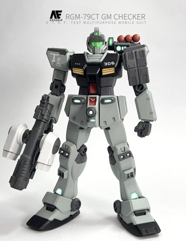 全身HGUCジム改をベースに、パテとプラ板とジャンクパーツなどで改造しました。装備のカメラガンはBB戦士フルコーンのバズーカを切り詰めて、ジャンクパーツを横につけただけです。