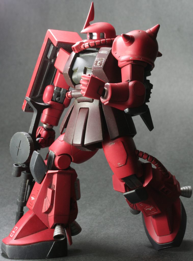 足が短いので格好良い動きはできませんが一応いろいろ、膝以外は初代HGUC並みの動きはできますということで。