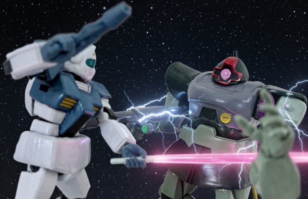 リック・ドムの腕をビームサーベルで切断(zaku-kao9)