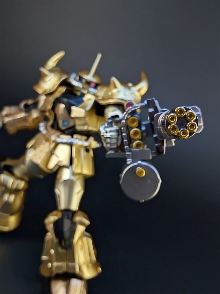 グフカスタムを象徴する武装であるガトリングシールドは、中々ディテールが細かいです。Gフレームは食玩とは思えない程のクオリティで、ちょっと古めのHGなどより余程完成度が高いと感じています。
