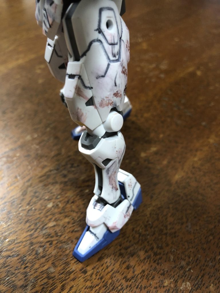 足🦵も結構ダメージもいれてます墨入れむずい（笑笑）墨入れでミスったところわ手でこすっていったらいいとおもいます！(gundam-kao7)