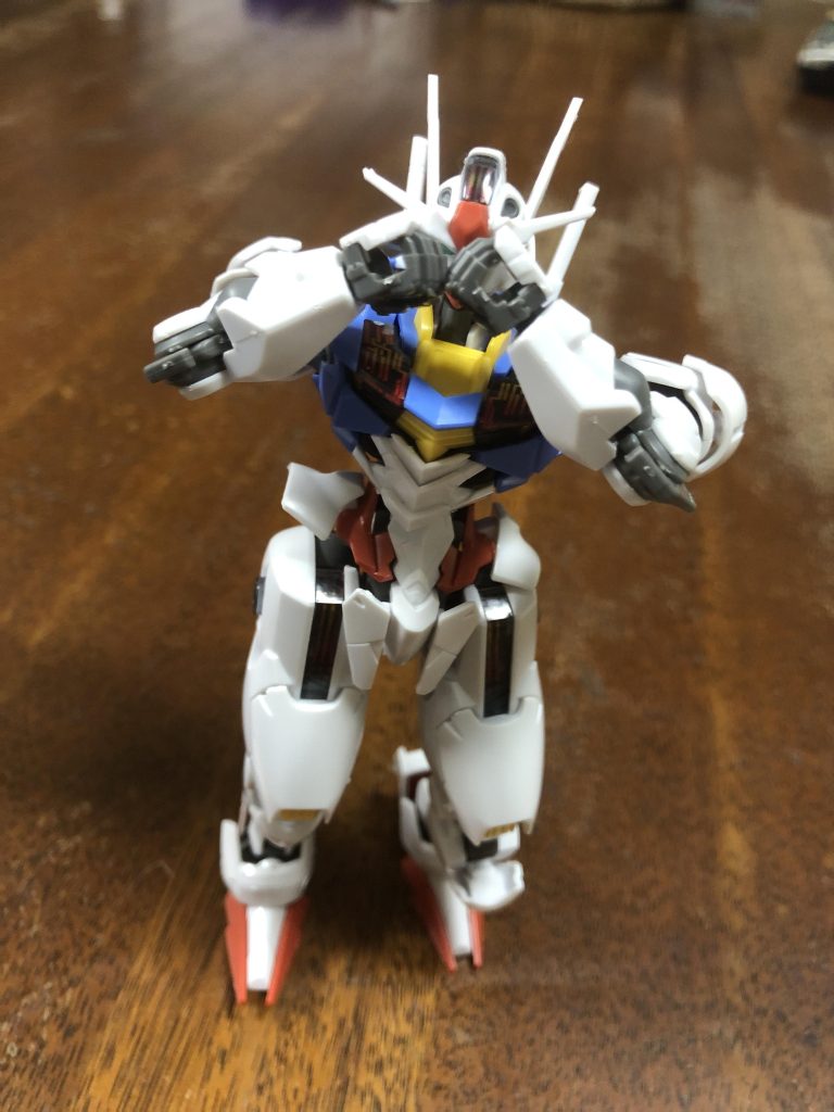 こっちのエアリアルは墨入れもダメージもいれてないんですけど言うとしたら手を丸めて目の👀横にしてます(zaku-kao10)