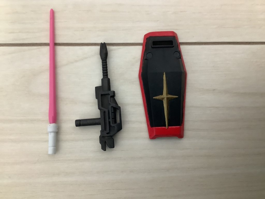 武装類　スミ入れと、マーカー塗装で仕上げましたサーベルはキュベレイのサーベルとミキシング　塗るのめんどいからねシールドの塗装はかなり雑さが出てます(gundam-kao5)