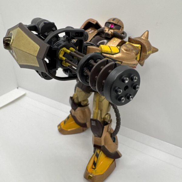 ポッキーガトリングを運搬するポッキーザク