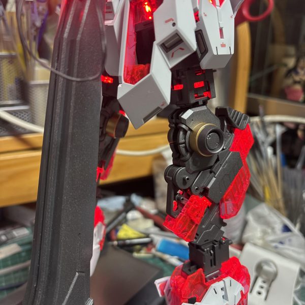 しばらく諸事情でガンプラ作ってなかったんですが、PGU νガンダムが出ると聞いてガンプラ再開しました。νガンダムはまだ買えてないんですが、いつか買うのでまずは腕慣らしにPGユニコーン作ろうと。こちらメルカリで6000円で購入したジャンク品ですが、素組で一部破損してますがパーツは全部あるのでいい買い物です♪この子に命を吹き込みます。乞うご期待！（4枚目）