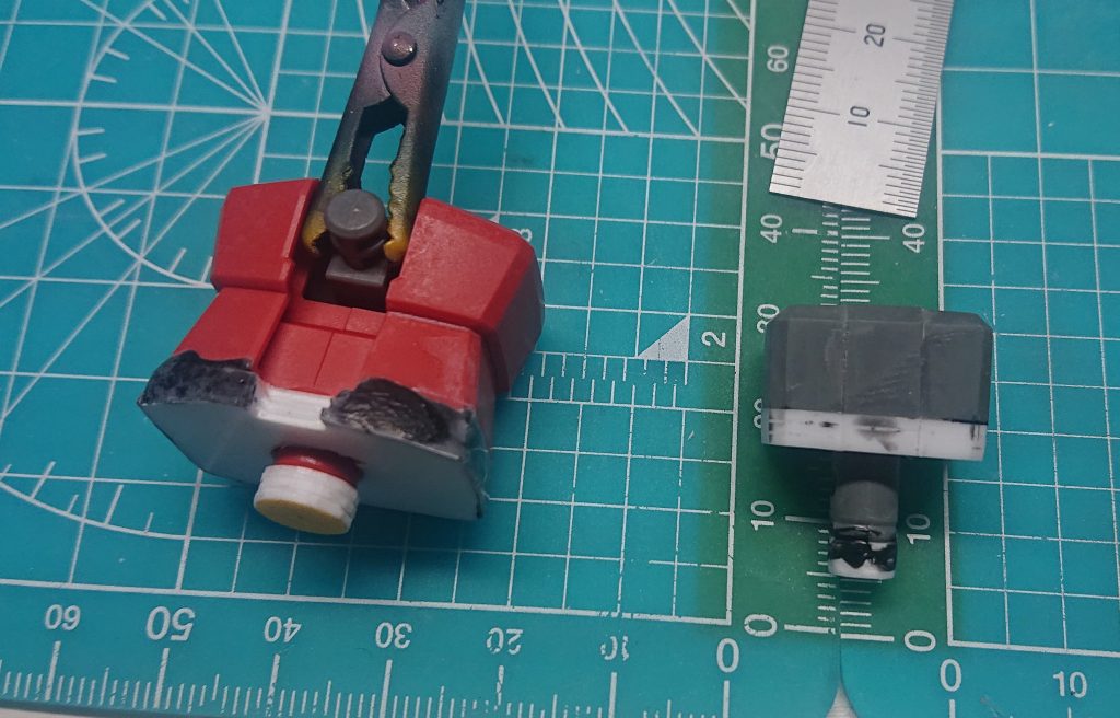 胴体と脚の付け根を各3ミリ延長計6ミリ延長してます。