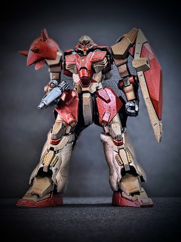 前面カット。基本的には素組みですが、モノアイ、スコープはラインストーンシールを着色したものを使用。ビルダーズパーツやプラ板等を使用してディテールを追加しています。