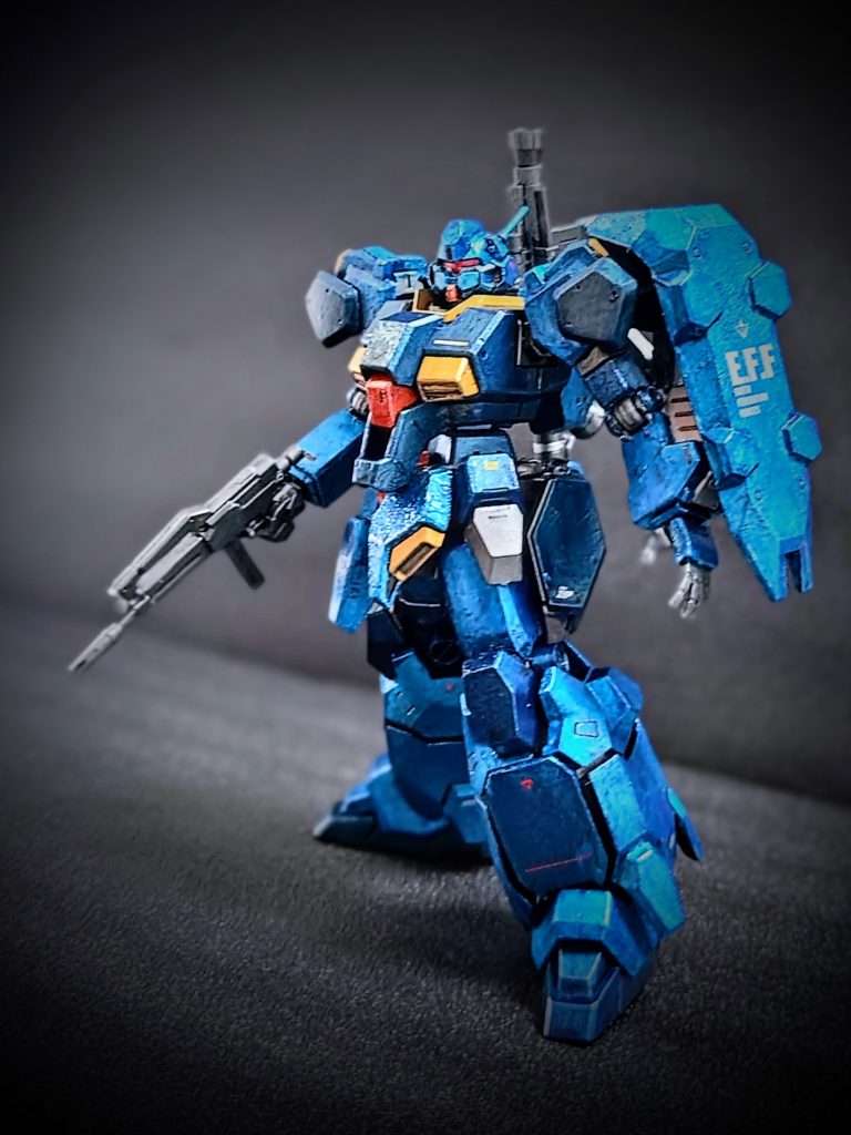 キット自体の重量感を強調するような形で製作してみました。組み立てもしやすくて、とても良いキットですね！！(zaku-kao6)