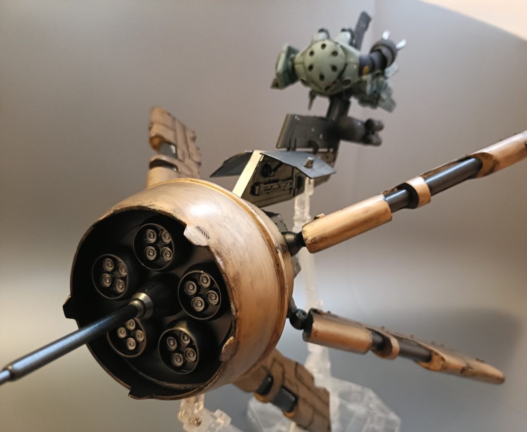 前回のメガサイズザクを超えるデカブツになり、撮影も大変でした。