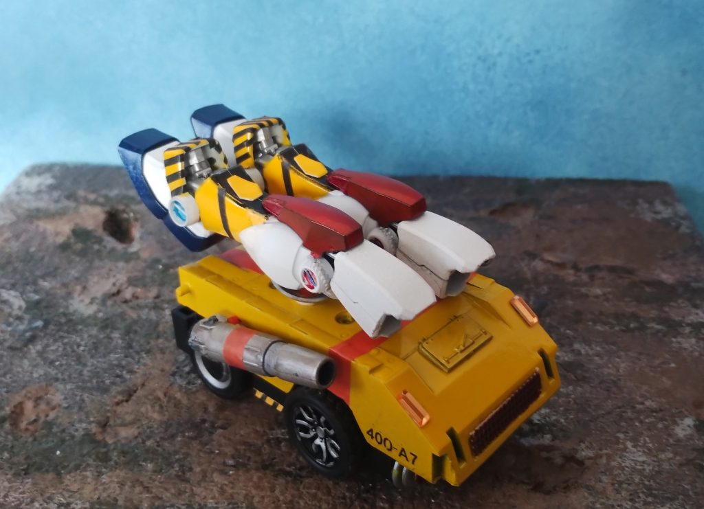 分離したシャダンガムの脚部を搬送する装輪装甲車、という空想でA社っぽくつくりました。前２作の続きです。