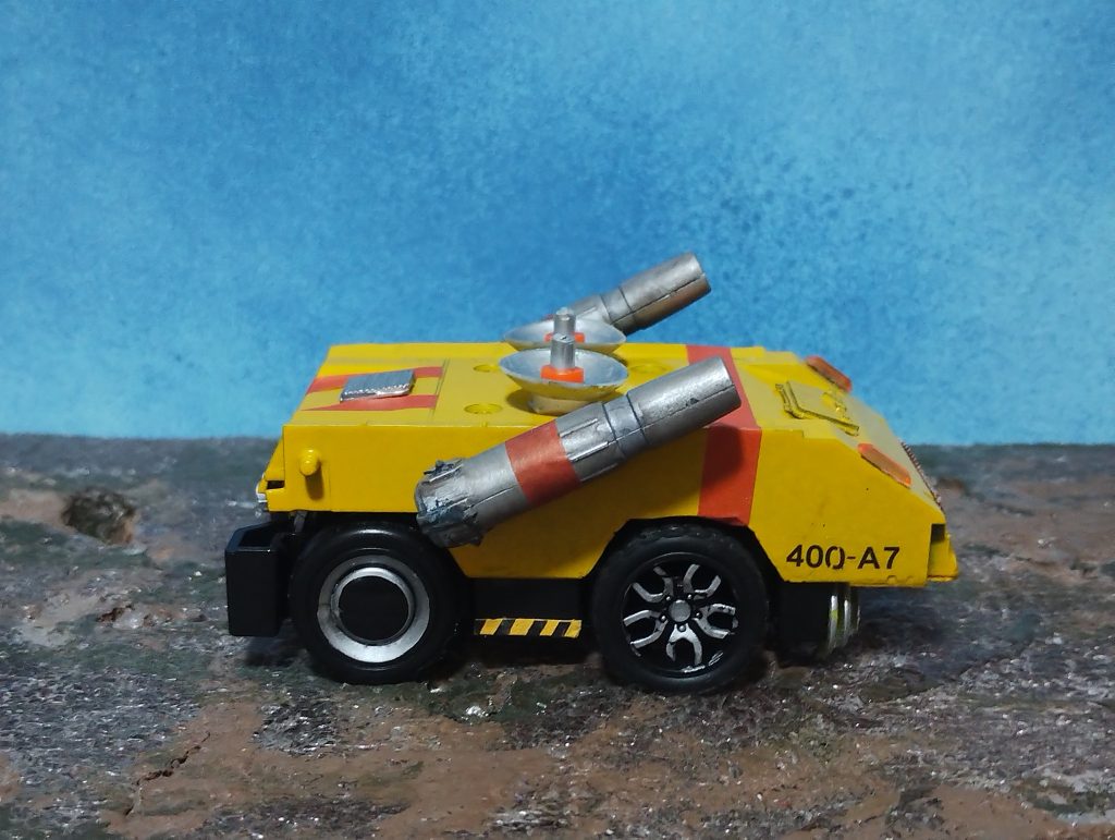 ガンタンクの底面とガンキャノンの240㎜砲を使用しています。