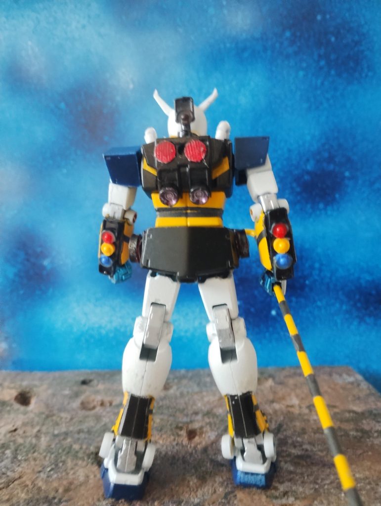 ランドセルの上に警報音発生器を装備。電鈴式だ。