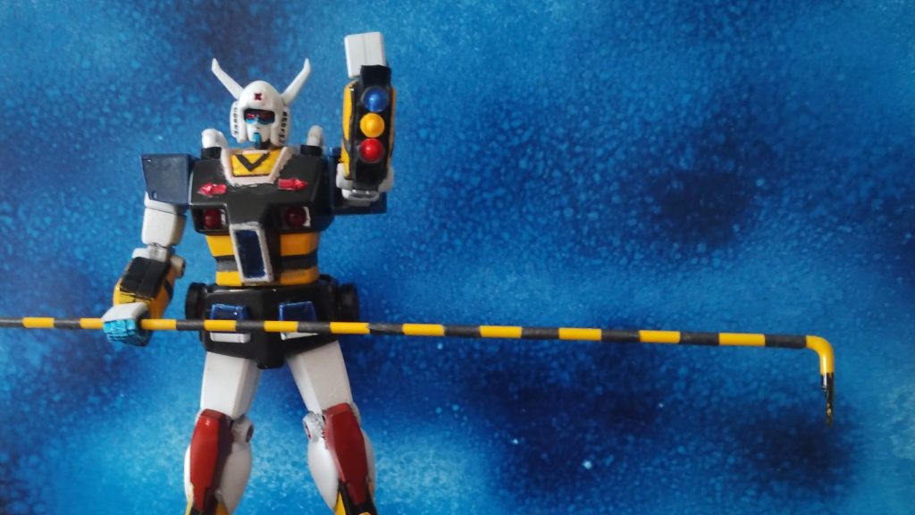 腕には3灯式信号機を設置。交通誘導が可能だ。信号機はランナーの継ぎ目を使用しました。