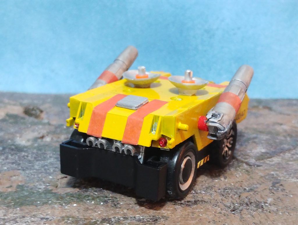 エナメルで汚したら砲身の可動部が割れてしまいました