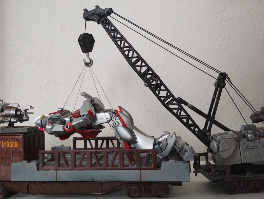 擱座したMSを回収している。