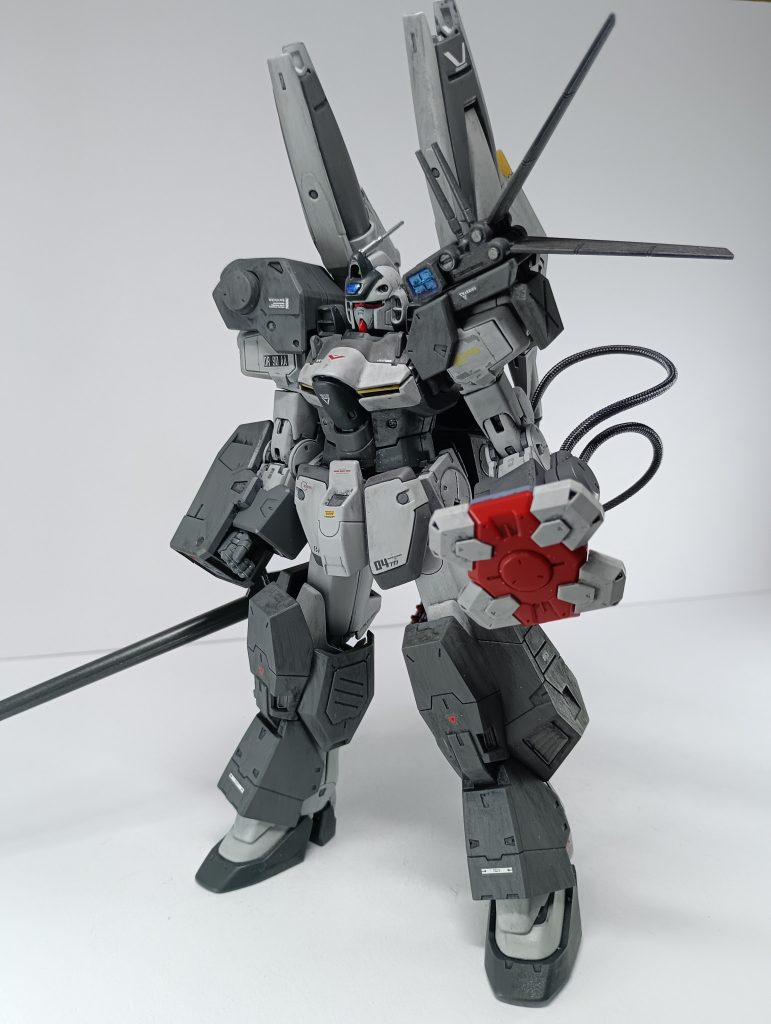 ベスパとの戦いの最中、廃棄された基地よりF90のミッションパックを発見したので、整備班のオヤッさんが頑張ってくっつけたイメージですW