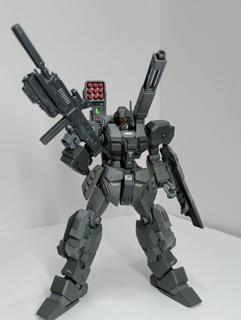 ジェスタキャノンをベースに改造。主な改造点は、武装の追加および変更。本体は腰フロントアーマーを1.6mm程延長と、胸に装甲板の追加を行っています。