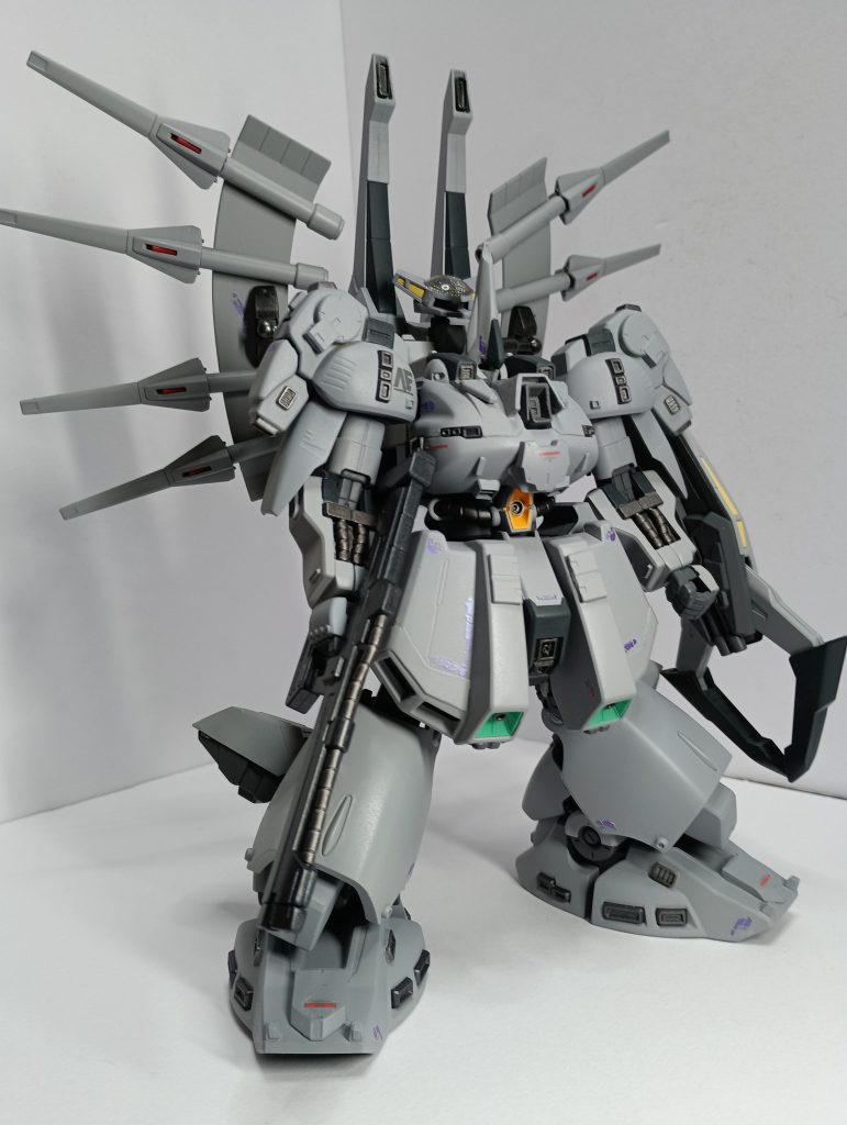 プロポーションを変更したので、元キットのどすこい体型（あんこ型）はかなり改善されています。（フォルムとかは違いますが、少しプロヴィデンスを意識して作成しています）