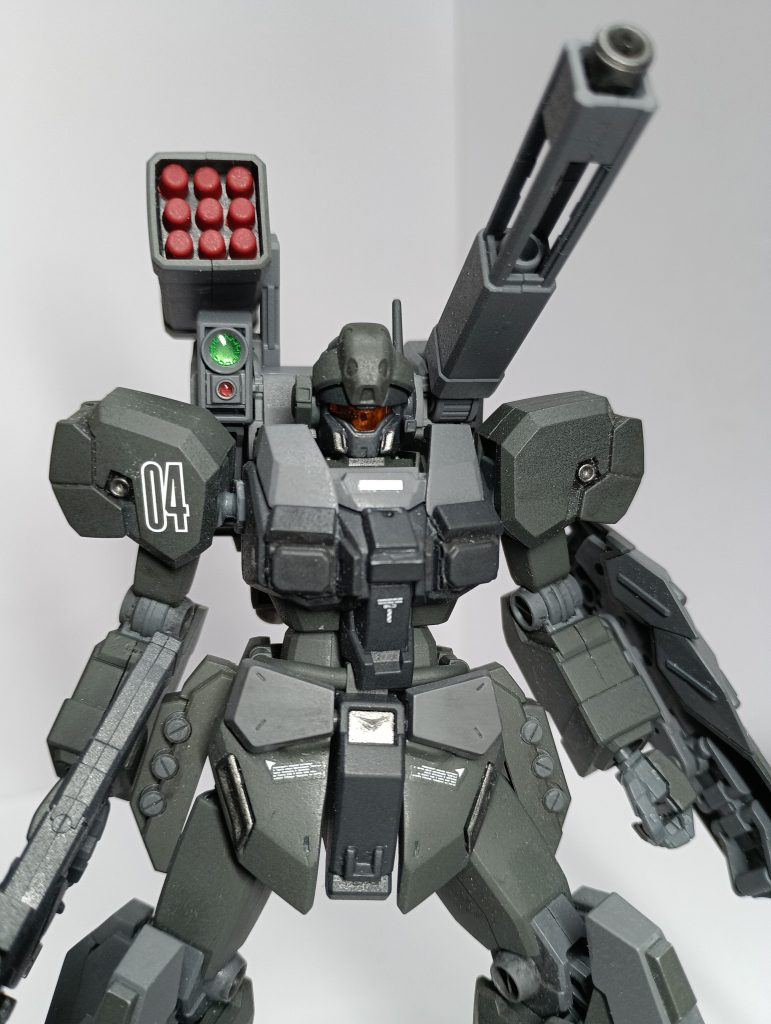 アップ。相変わらず戦車のパーツを貼り付けていますW