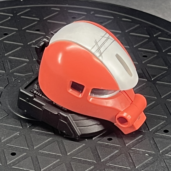 PGシャア専用ザク２。&nbsp;パテで埋めてサフ吹いて、もう一度スジ彫りチャレンジの準備をしました。&nbsp;上手くいかなかったら、塗装を頑張ります。&nbsp;上手くいっても、塗装頑張るんですけどねｗ（4枚目）