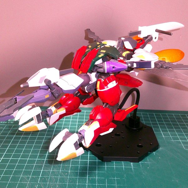 水星の組み立て済みキット５機で３０００円という詰め合わせにダリルバルデが入っていたので、３機目ですが改造してます。サイドスカートもあったのですが、変形したら腕のおさまりが悪くなったので外しました。空いたスペースどうしようかなー。（2枚目）