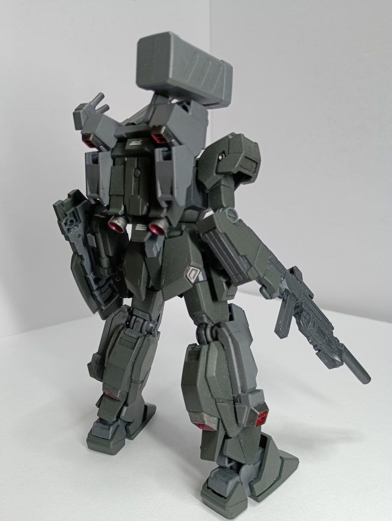 脚部・背面にスラスターを追加しています。