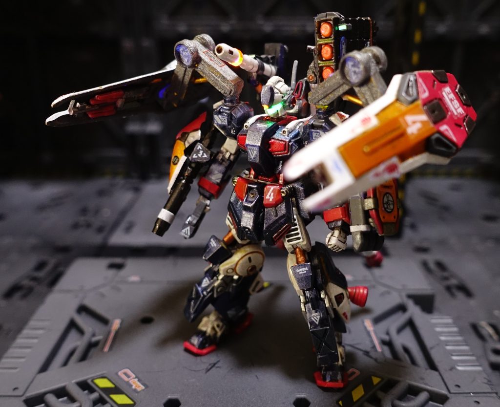 7.&nbsp;&nbsp;&nbsp;&nbsp;特徴的な装備が、マルチ・バインダーである。これは両肩部にサブアームにて接続された装備で、フルバーニアン的フレキシブルブースターとビームガン、ミサイルランチャー、シールドが一体となったもの。攻守と機動性の向上をワンパッケージに増強する装備にて、“スーパー・ジェガン”というニックネーミングの一番の理由にも挙げられている。