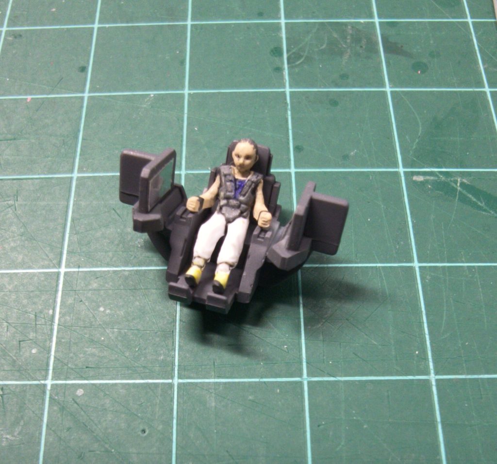 五飛のフィギュアはマリーメイア軍制服でないほうをチョイスしましたが、完成するとコクピットは見えないのであまり意味ないです・・・😭