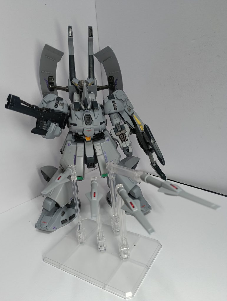 ファンネルはパラス・アテネのミサイルとレジェンドガンダムのドラグーンを組み合わせました。設定としては小型のIフィールドジェネレーターを装備し、リフレクタービットのような運用も可能。