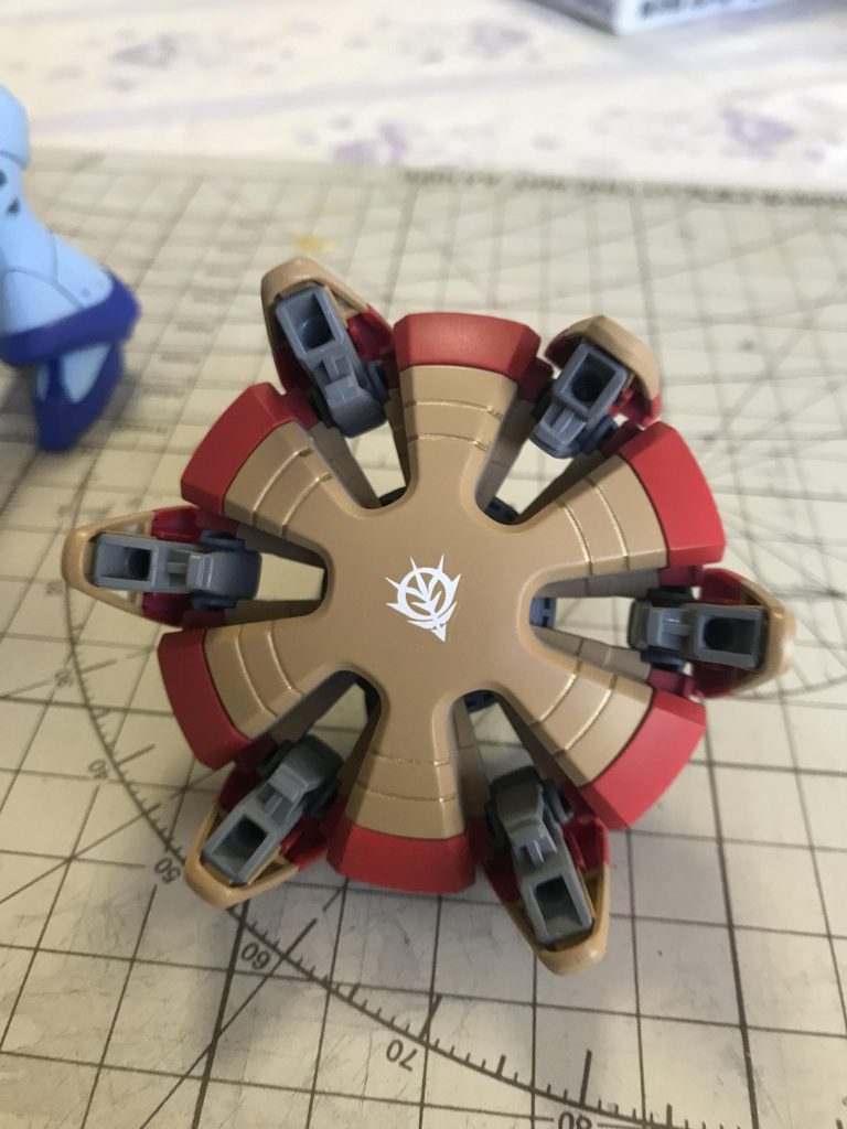 付属のハクジは塗り分けでマスキングが無理で筆で塗りましたが、どうにも出来が酷いので、諦めて放置しました。気が向いたら追加でアップするかもです。GQのキットは出来が良いのですが、がっつりモナカ、塗り分けが多く、苦手な筆塗りでモデラー泣かせかと。歳を取ると老眼でマスキングがキツいので困ったものです。