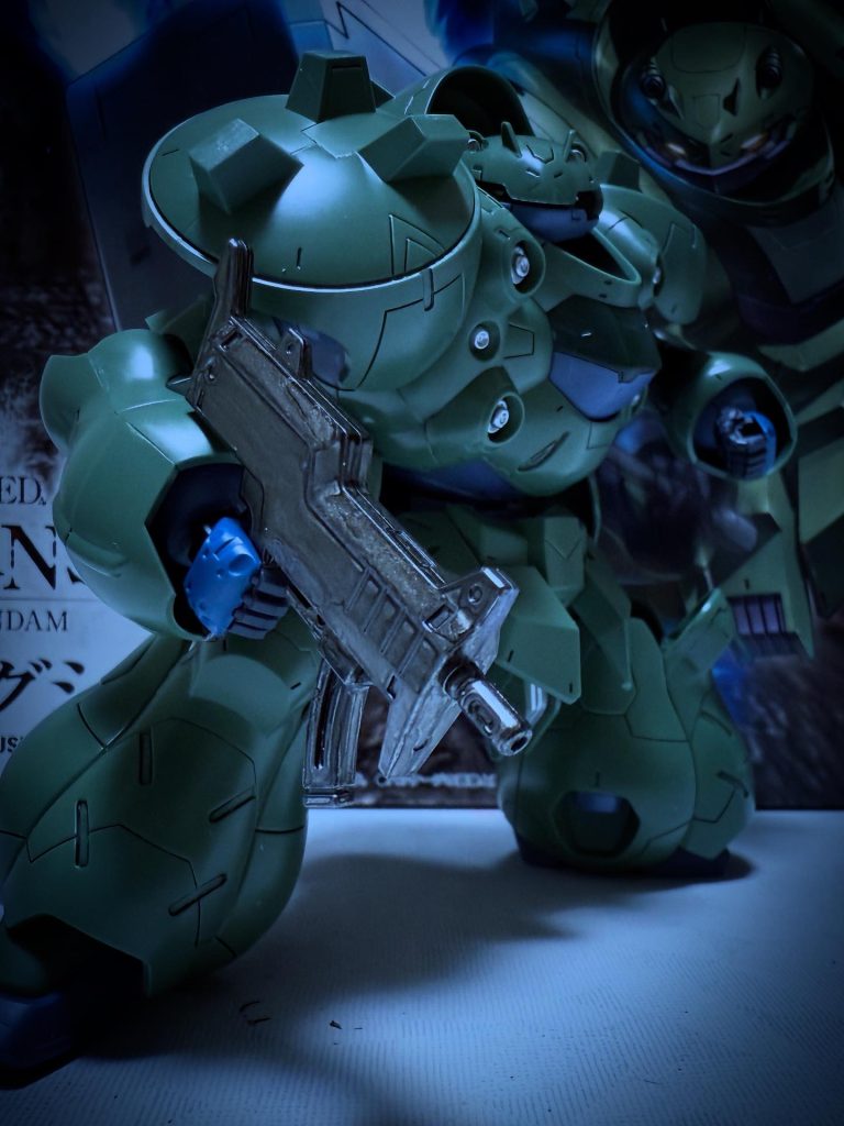 拳は軍警ザク。墨入れ、部分塗装のみ。&nbsp;