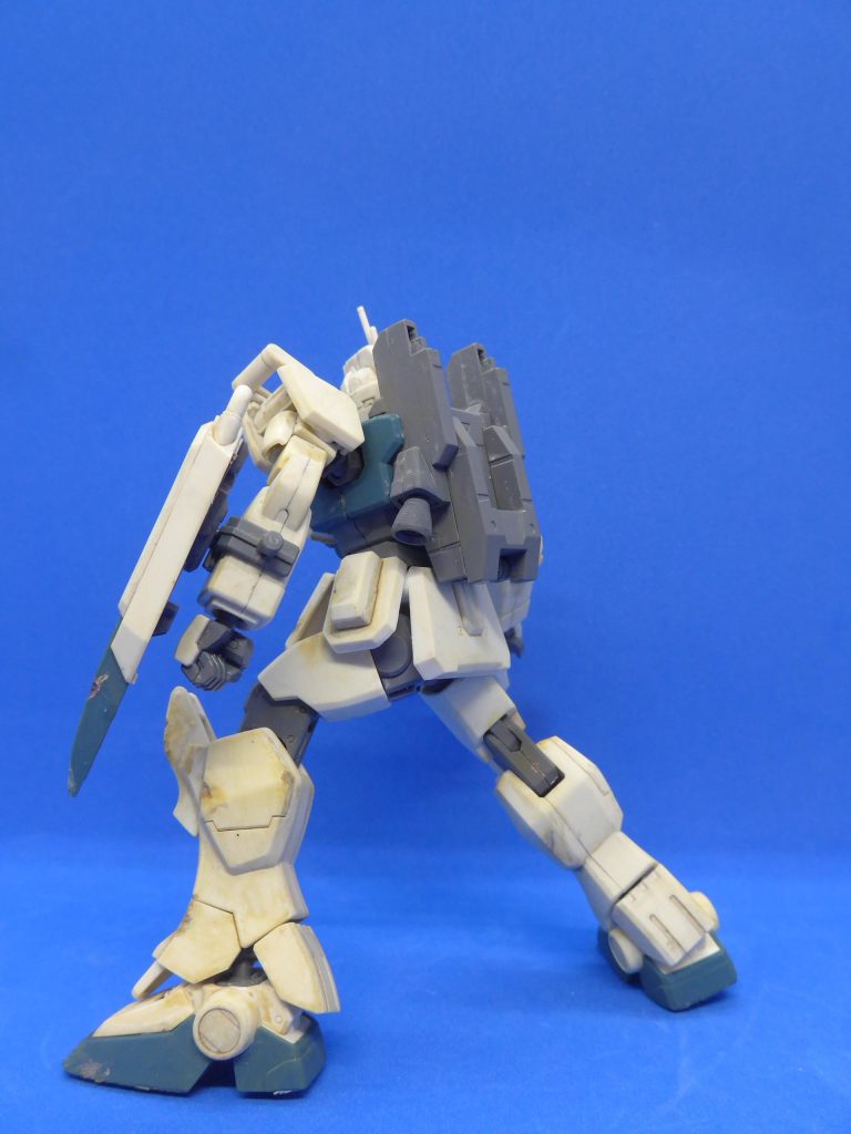 後ろから。1つ前の写真でもそうですが、下半身の方が汚し多めです。